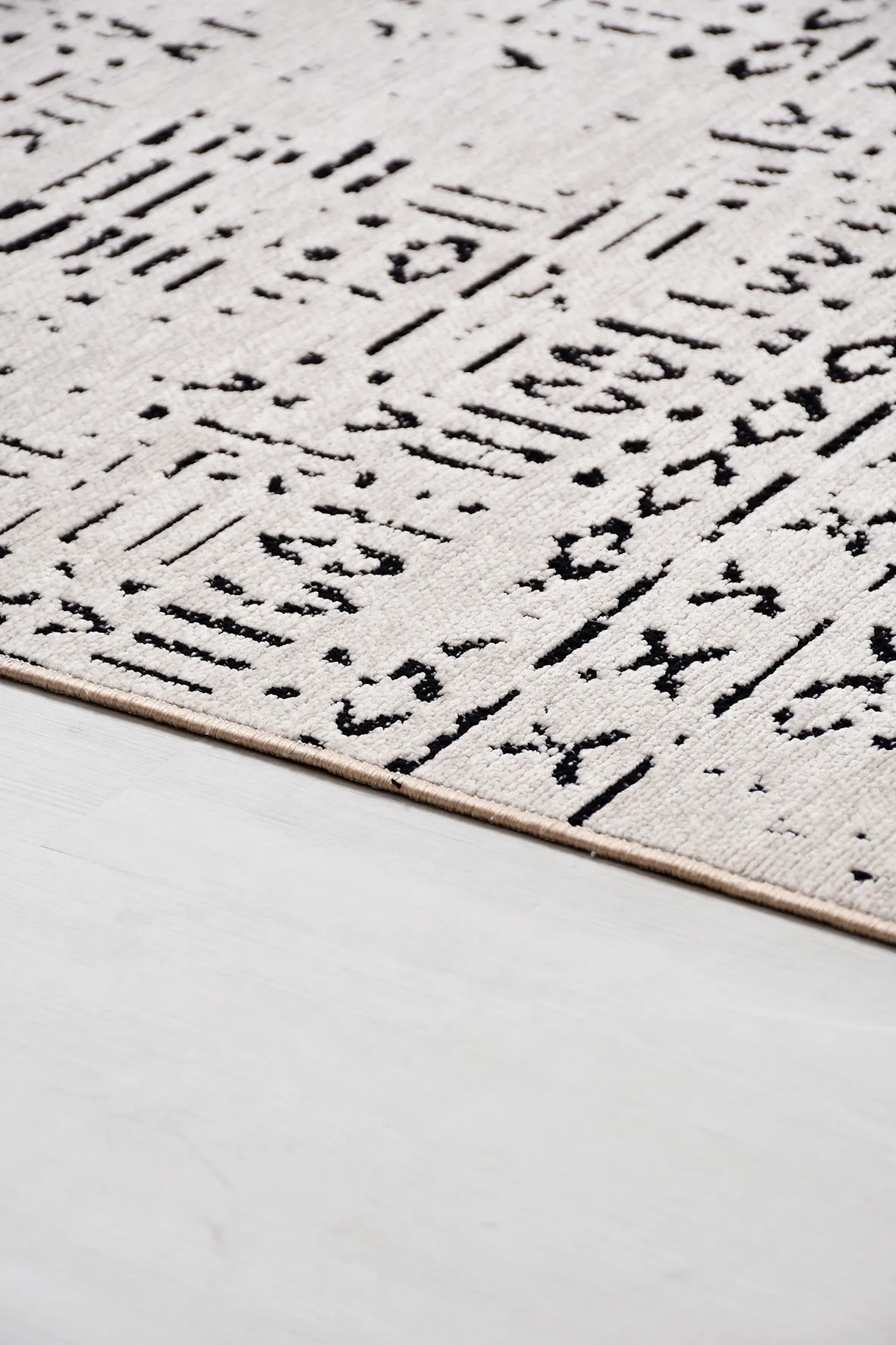 LUXİA-Bej/Siyah - Özel Ölçü-Oturma Odası, Mutfak ve Koridor Halısı-Kaydırmaz Taban-Robot Süpürgeye Uyumlu-Kolay temizlenebilir-Uygun Fiyat
